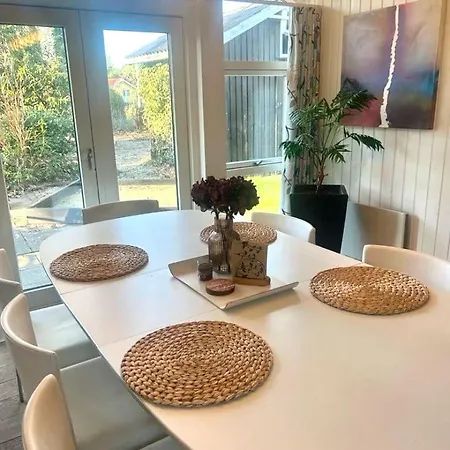 Family With Sauna And Hot Tub Nyaraló Oksbøl