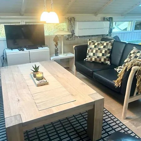 Nyaraló Family With Sauna And Hot Tub Oksbøl