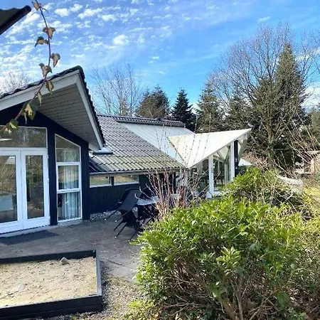 Family With Sauna And Hot Tub *