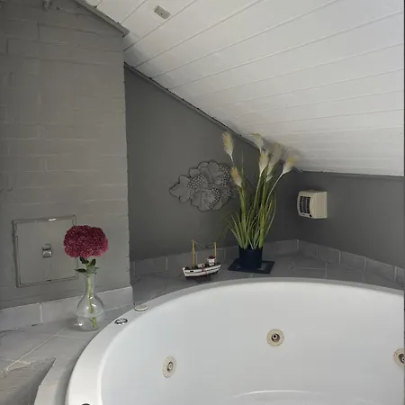 Nyaraló Family With Sauna And Hot Tub