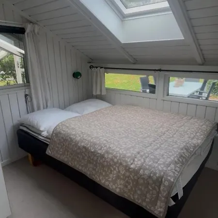 Family With Sauna And Hot Tub Nyaraló